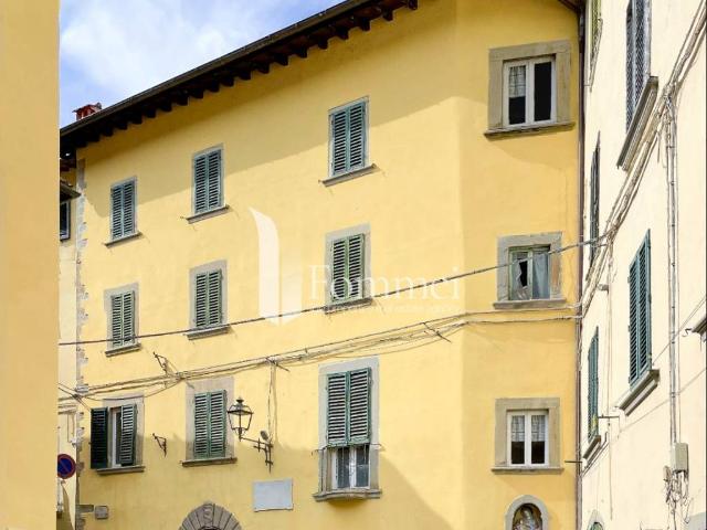 Palazzo in vendita a Strada in Casentino, Castel San Niccolò