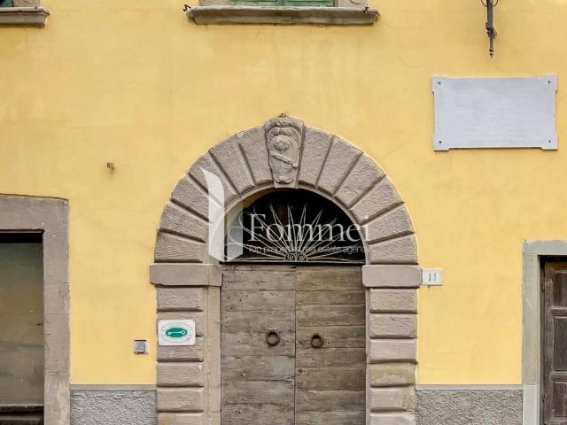 Palazzo in vendita a Strada in Casentino, Castel San Niccolò