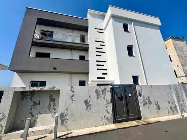 Palazzo in vendita a Castel Volturno, Campania