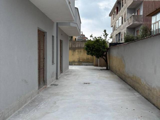Palazzo in vendita a Castel Volturno, Campania
