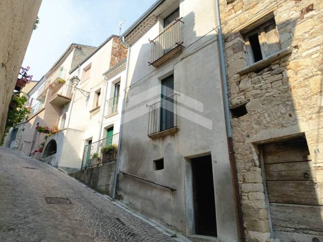 Palazzo in vendita a Castelbottaccio, Molise