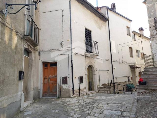 Palazzo in vendita a Castelbottaccio, Molise