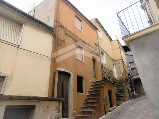 Palazzo in vendita a Castelbottaccio, Molise