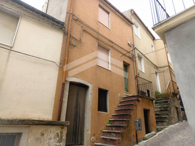 Palazzo in vendita a Castelbottaccio, Molise