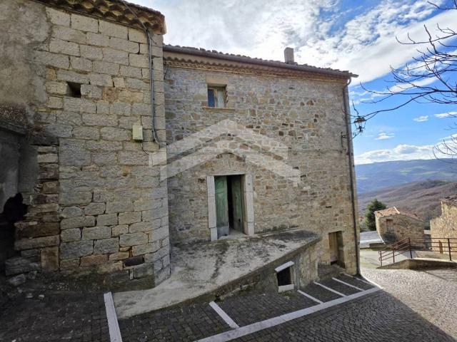 Palazzo in vendita a Castelbottaccio, Molise