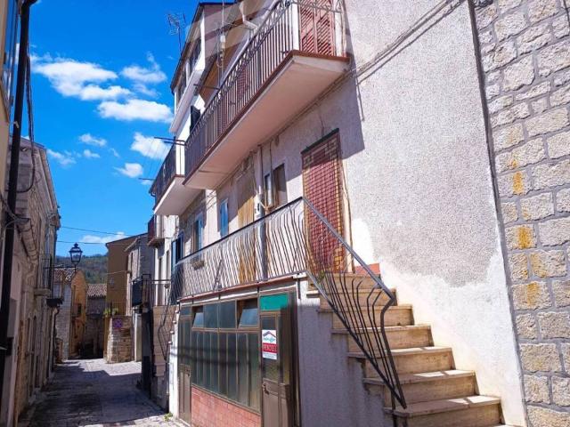 Palazzo in vendita a Castelbottaccio, Molise