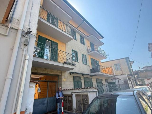 Palazzo in vendita a Castello di Cisterna, Napoli