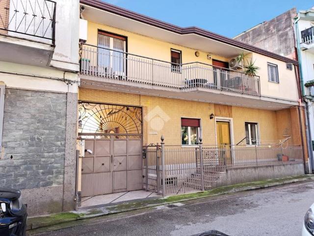 Palazzo in vendita a Castello Di Cisterna, Campania