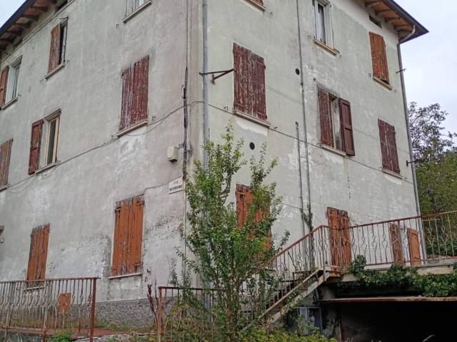 Palazzo in vendita a Casa di Guerra, Castelnovo ne' Monti