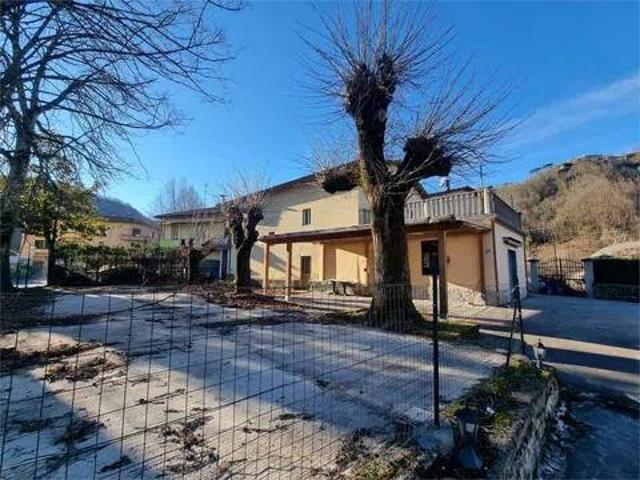 Palazzo in vendita a Unione Comuni Garfagnana, Castelnuovo Di Garfagnana