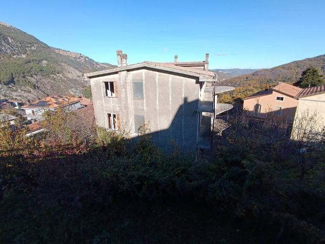 Palazzo in vendita a Castelsaraceno, Basilicata