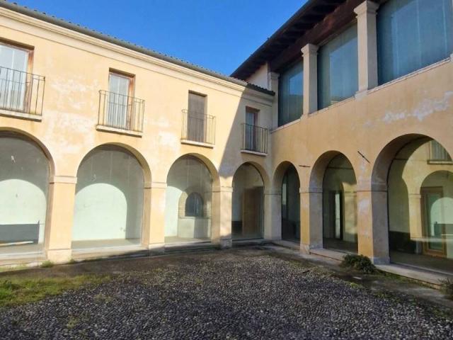 Palazzo in vendita a Castiglione Delle Stiviere, Lombardia
