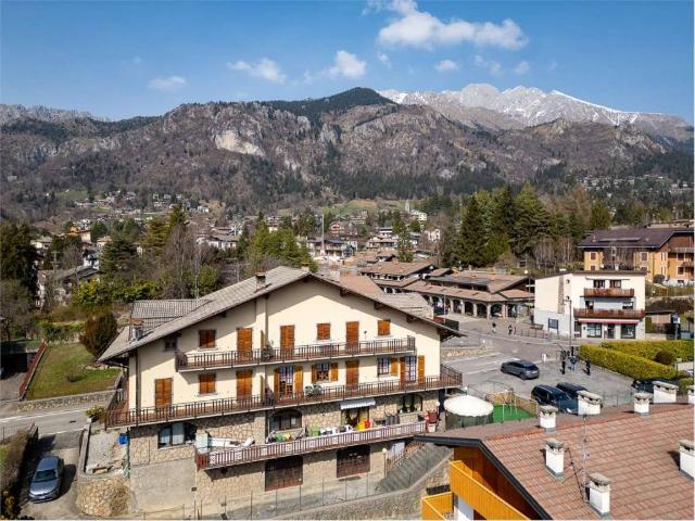 Palazzo in vendita a Dorga, Castione Della Presolana