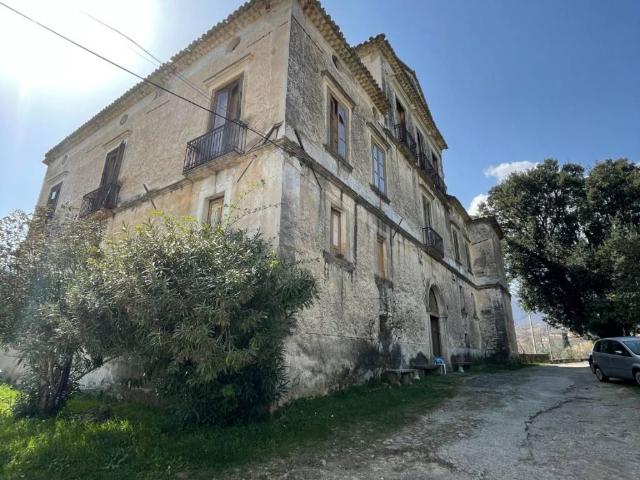 Palazzo in vendita a Calabria, Cosenza