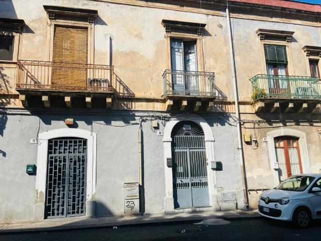 Palazzo in vendita a Picanello-Ognina-Barriera-Canalicchio, Catania