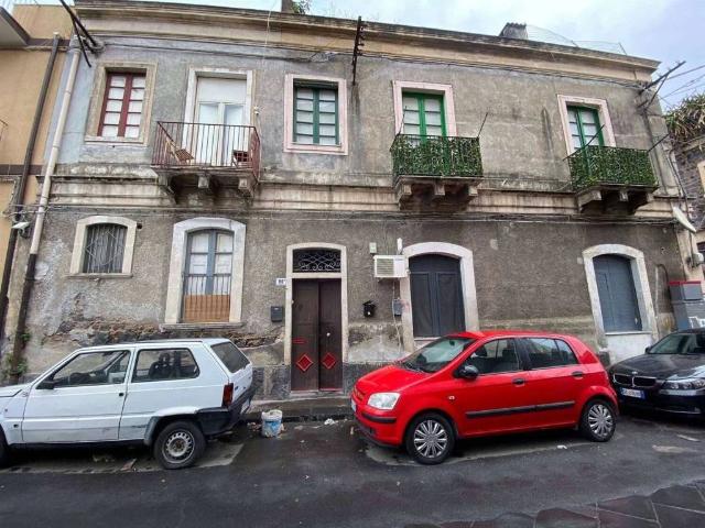 Palazzo in vendita a Centro storico, Catania