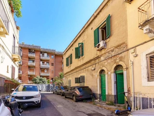 Palazzo in vendita a Picanello, Catania