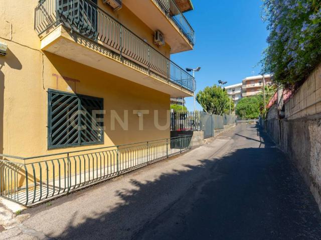 Palazzo in vendita a San Giovanni Galermo-Trappeto-Cibali, Catania