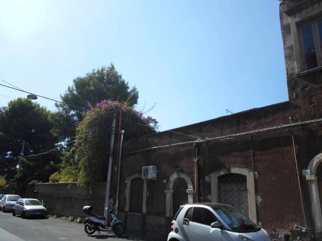 Palazzo in vendita a Picanello-Ognina-Barriera-Canalicchio, Catania
