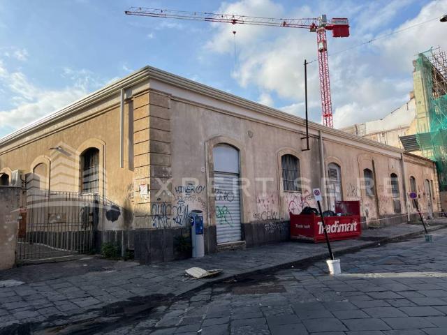 Palazzo in vendita a Centro storico, Catania