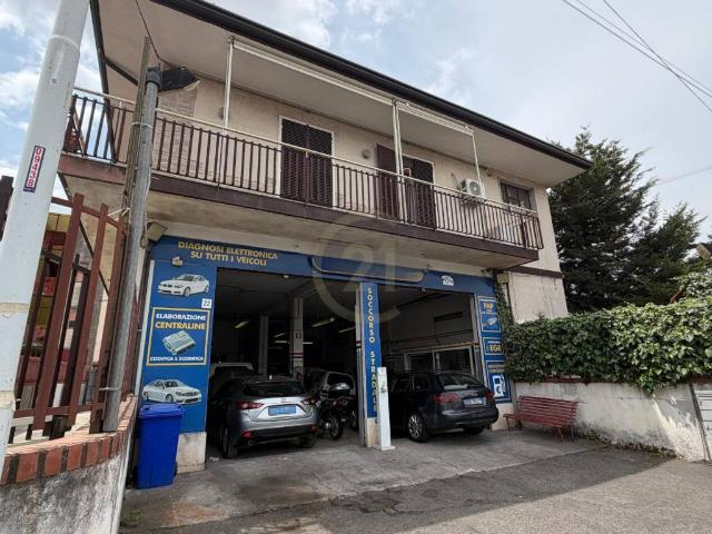Palazzo in vendita a San Giovanni Galermo-Trappeto-Cibali, Catania