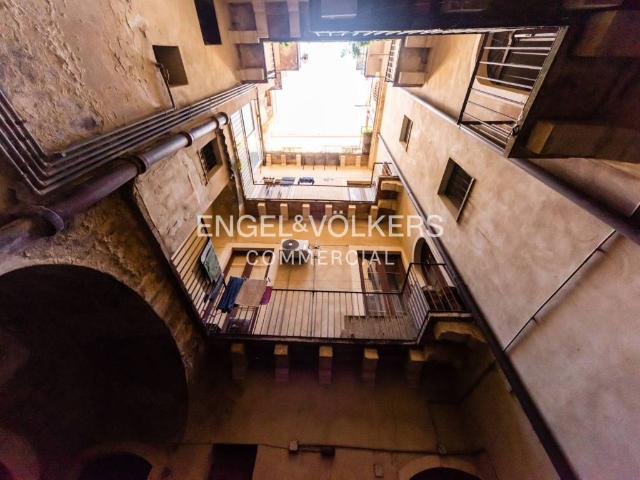 Palazzo in vendita a Centro storico, Catania