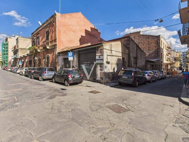 Palazzo in vendita a Picanello-Ognina-Barriera-Canalicchio, Catania
