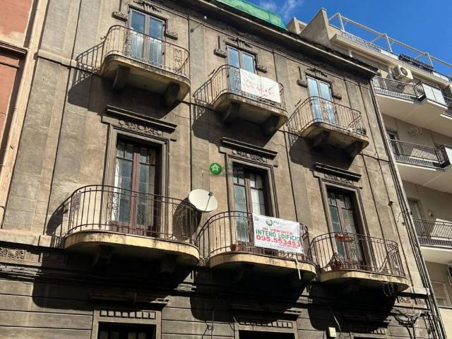 Palazzo in vendita a Centro storico, Catania