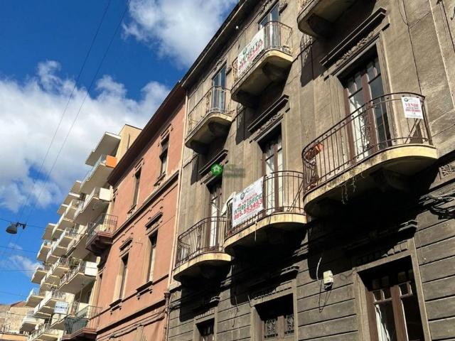 Palazzo in vendita a Centro storico, Catania