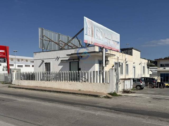 Locale Commerciale in vendita a Calabria, Catanzaro