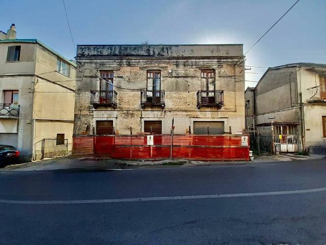 Palazzo in vendita a Dulcino, Calabria