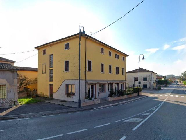 Palazzo in vendita a Cavaion Veronese, Veneto