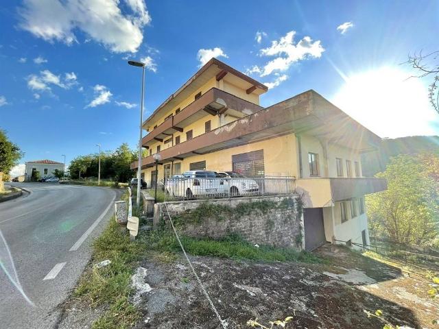 Palazzo in vendita a Cave