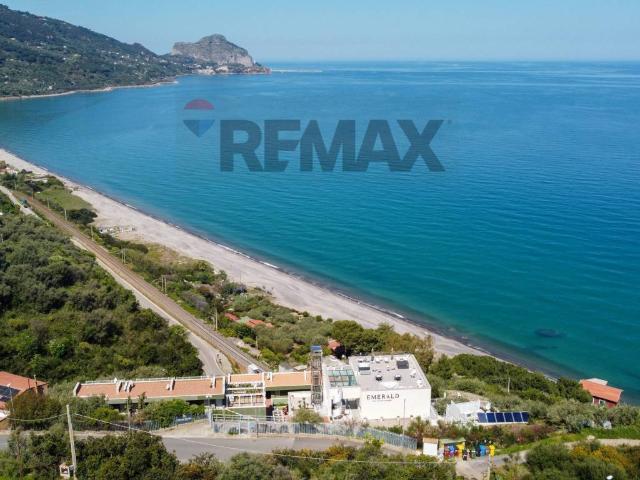Locale Commerciale in vendita a Sant'Ambrogio, Cefalù