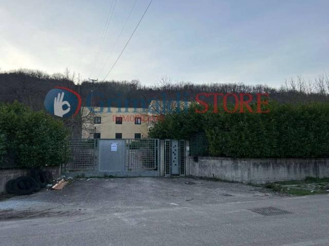 Palazzo in vendita a Ceppaloni, Campania