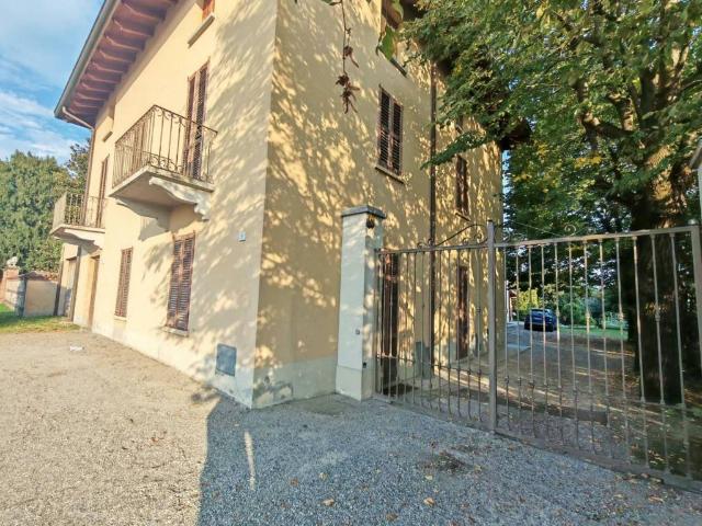 Palazzo in vendita a Paravino, Cernusco Lombardone