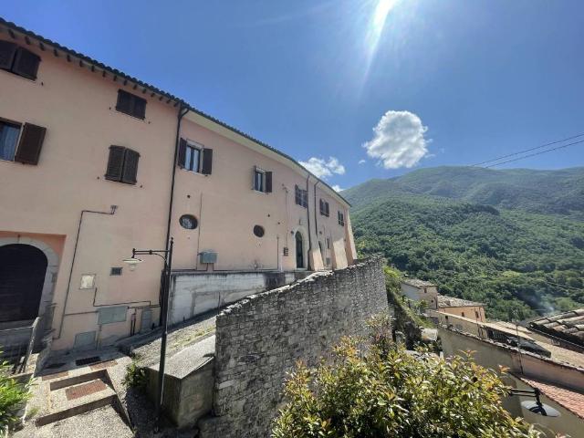 Palazzo in vendita a Cerreto Di Spoleto, Umbria
