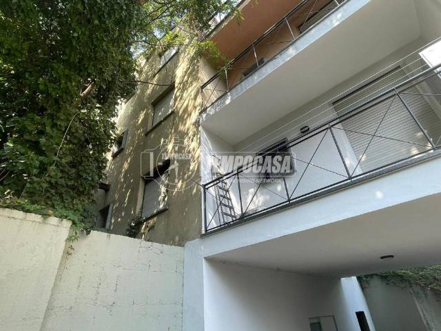 Palazzo in vendita a Binzago, Cesano Maderno