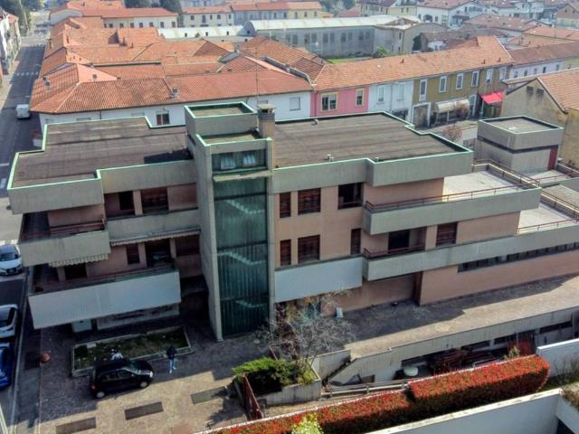 Palazzo in vendita a Cesano Maderno, Binzago