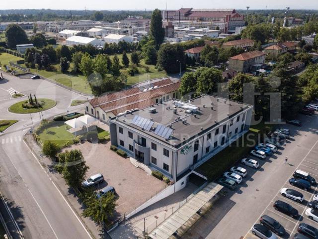 Palazzo in vendita a Cesano Maderno, Villaggio Snia