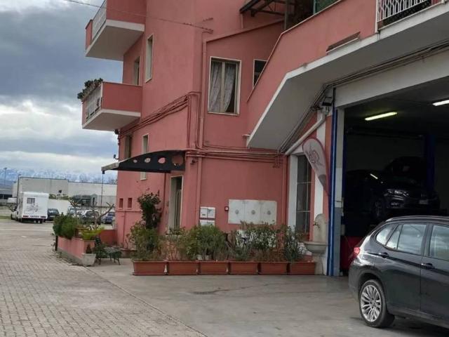 Palazzo in vendita a Chieti Scalo, Chieti