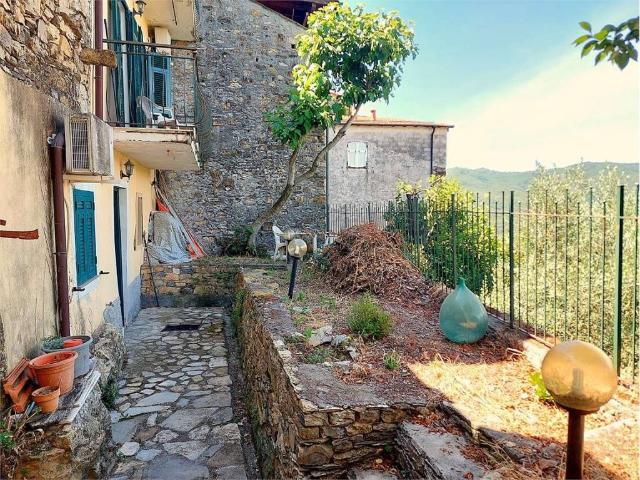 Palazzo in vendita a Chiusanico, Liguria