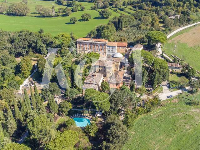 Palazzo in vendita a Fonte Regina, Chiusi Città