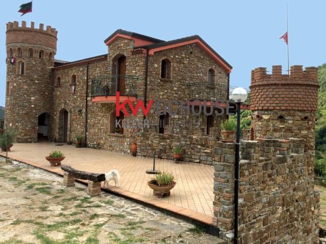 Palazzo in vendita a Cicerale, Campania