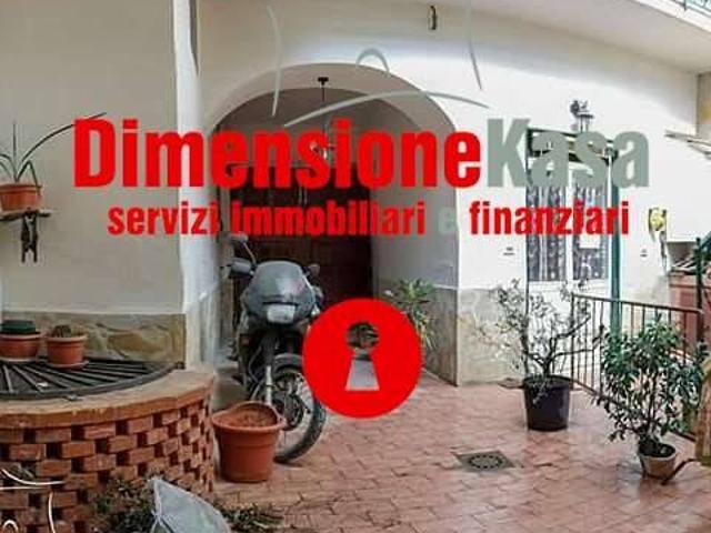 Palazzo in vendita a Cimitile, Campania