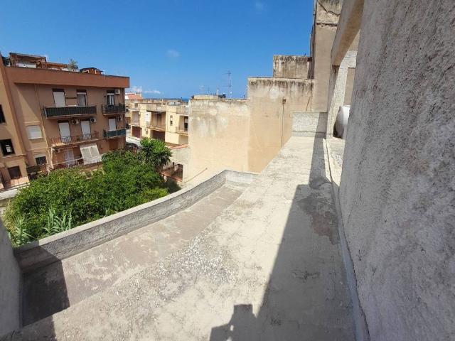 Palazzo in vendita a Cinisi, Sicilia