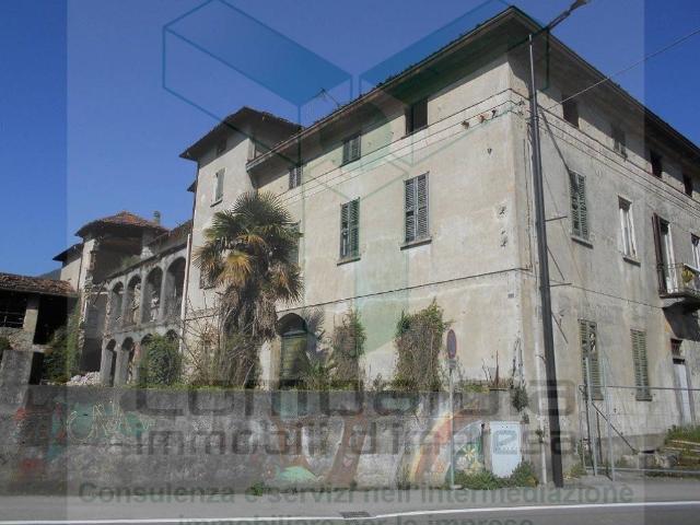 Palazzo in vendita a Civate, Lombardia