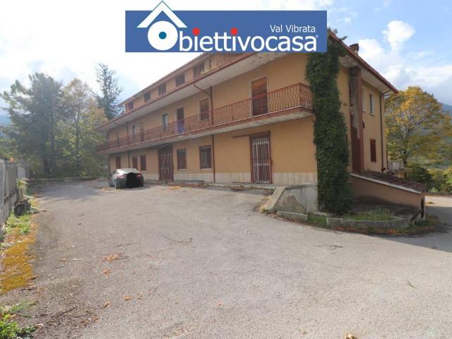 Palazzo in vendita a Unione dei Comuni della Val Vibrata, Civitella Del Tronto