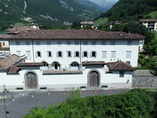 Palazzo in vendita a Clusone, Lombardia