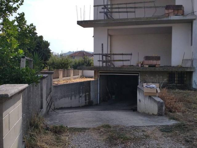 Palazzo in vendita a Collecorvino, Abruzzo